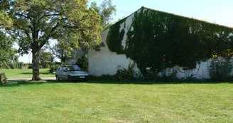 Aire camping-cars - Pierre Gaillard Aire camping-cars - Pierre Gaillard