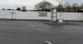 Aire de stationnement et de service camping-car - Route du stade Aire de stationnement et de service camping-car - Route du stade