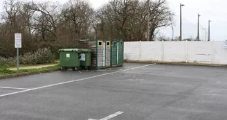 Aire de stationnement et de service camping-car - Route du stade Aire de stationnement et de service camping-car - Route du stade