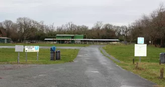 Aire de stationnement et de service camping-car - Route du stade Aire de stationnement et de service camping-car - Route du stade