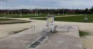 Aire de stationnement et de service camping-car du Moulin des Sables Aire de stationnement et de service camping-car du Moulin des Sables