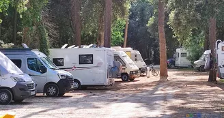 Aire de stationnement et de service camping-car - Parking de l'Epinette Aire de stationnement et de service camping-car - Parking de l'Epinette