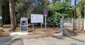 Aire de stationnement et de service camping-car - Parking de l'Epinette Aire de stationnement et de service camping-car - Parking de l'Epinette