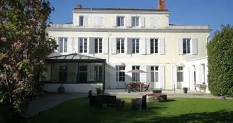 Chambres d'hôtes H. de Surgères Chambres d'hôtes H. de Surgères