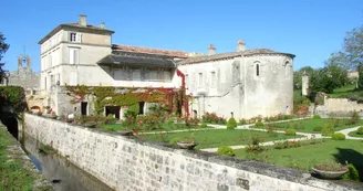 Jardin de l'Abbaye de Fontdouce Jardin de l'Abbaye de Fontdouce