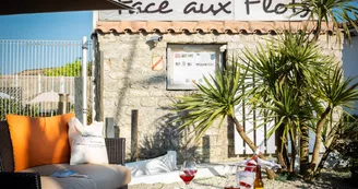 Face aux flots Face aux flots