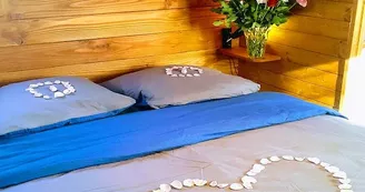 Quessada David - Les Roses de Jonzac - Roulotte Pharaon Quessada David - Les Roses de Jonzac - Roulotte Pharaon
