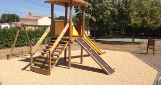 Aire de pique-nique et de jeux pour enfants