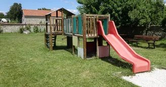 Aire de jeux pour enfants, de pique-nique et plateau multisports Aire de jeux pour enfants, de pique-nique et plateau multisports
