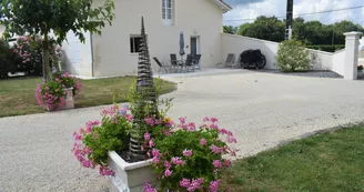 L'Etape Jonzacaise - Les Vignes - Marie Guiffier et Nicolas Bloch