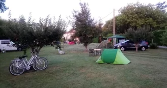 Aire naturelle Au Jardin près de l'Océan Aire naturelle Au Jardin près de l'Océan