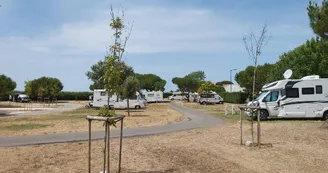 Aire de Stationnement : Camping de mon village - L'Espérance Aire de Stationnement : Camping de mon village - L'Espérance