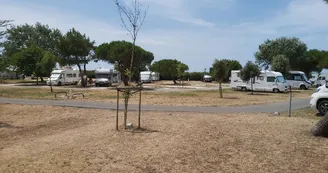 Aire de Stationnement : Camping de mon village - L'Espérance Aire de Stationnement : Camping de mon village - L'Espérance
