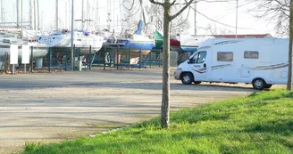 Aire de Stationnement (Vieille Forme) Aire de Stationnement (Vieille Forme)