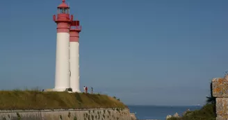 Escale île d'Aix avec tour de Fort Boyard - Compagnie Interîles Escale île d'Aix avec tour de Fort Boyard - Compagnie Interîles