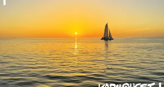 Sortie à l'heure du coucher de soleil en catamaran à voile - Kapalouest Sortie à l'heure du coucher de soleil en catamaran à voile - Kapalouest