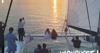 Sortie à l'heure du coucher de soleil en catamaran à voile - Kapalouest Sortie à l'heure du coucher de soleil en catamaran à voile - Kapalouest