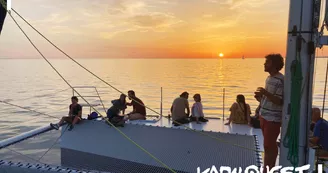 Sortie à l'heure du coucher de soleil en catamaran à voile - Kapalouest Sortie à l'heure du coucher de soleil en catamaran à voile - Kapalouest
