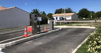 Aire de stationnement - La Brée les bains Aire de stationnement - La Brée les bains