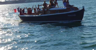 Tour de la baie sur un bateau traditionnel à moteur - Kapalouest Tour de la baie sur un bateau traditionnel à moteur - Kapalouest