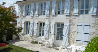 La Caz en Sol - Gite La Roche Courbon avec piscine