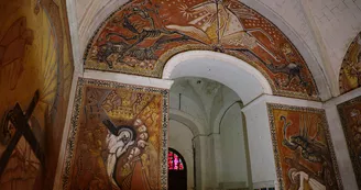 Peintures murales contemporaines dans l'église