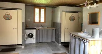Dortoir 3 pers. - Camping Le Buron Dortoir 3 pers. - Camping Le Buron