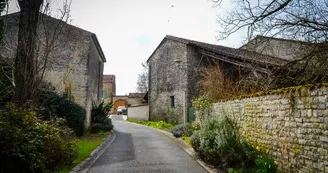"Au fil de nos histoires" Découvrez nos villages autrement - Saint-Fraigne "Au fil de nos histoires" Découvrez nos villages autrement - Saint-Fraigne
