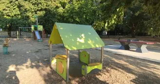 Aire de pique-nique, de jeux et plateau multisports