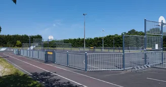 Terrain intergénérationnel : aire de jeux, city stade