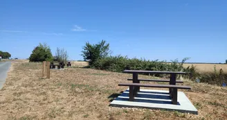 Aire de pique-nique sur la petite boucle
