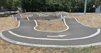 Skate park, pumptrack et terrain de pétanque