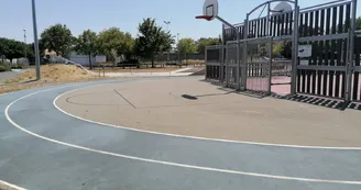 Skate park, pumptrack et terrain de pétanque