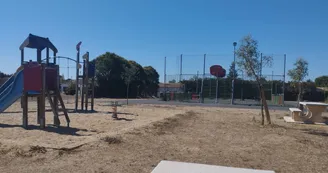 Aire de jeux, city stade et aire de pique-nique