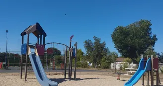 Aire de jeux, city stade et aire de pique-nique