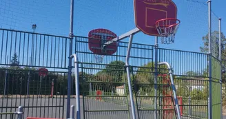 Aire de jeux, city stade et aire de pique-nique