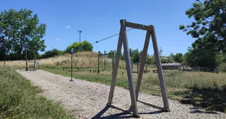 Aire de pique-nique et parcours obstacles