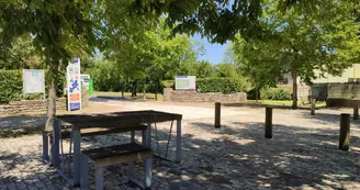 Aire de pique-nique et terrains de pétanque