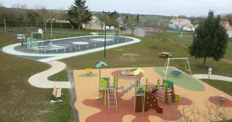 Plaine de jeux de Chambon-Gare : aire de jeux et city stade