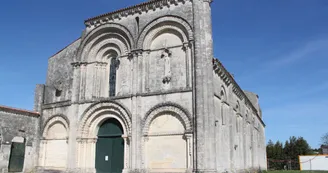 L'église de Saint-Hérie L'église de Saint-Hérie