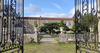 Portail du château de Chalais Portail du château de Chalais