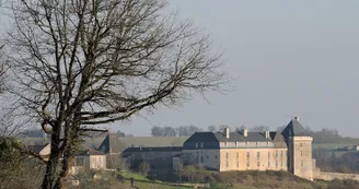 Vue sur le château de Chalais Vue sur le château de Chalais