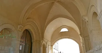Passage voute Hopital des Pelerins UNESCO Chemin de St Jacques de Compostelle Pons 2 Passage voute Hopital des Pelerins UNESCO Chemin de St Jacques de Compostelle Pons 2