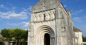 Eglise Saint-Sulpice de Marignac Haute-Saintonge abside en forme de trefle Eglise Saint-Sulpice de Marignac Haute-Saintonge abside en forme de trefle