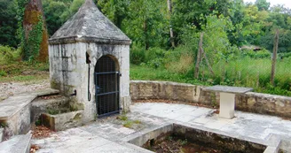 Lavoir du bourg Asnières / Nouère Lavoir du bourg Asnières / Nouère